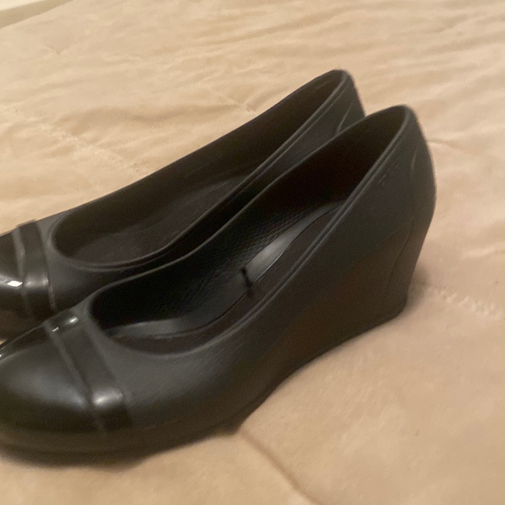 Crocs Women's Black Rubber Wedge Heel Pumps Cap Toe Slip On -NEW